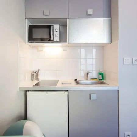 Le Petit Hector -studio Cosy Avec Parking -debourg * ليون