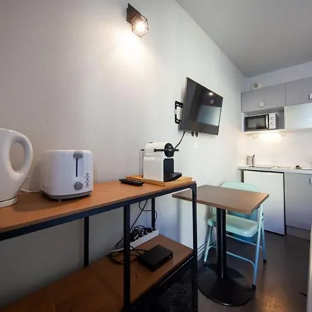 Le Petit Hector -studio Cosy Avec Parking -debourg Lyon